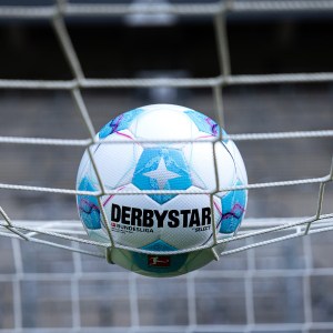 88279-102011_weiss-blau-pink_bundesliga_brillant_aps_v24_7_600x600-1716557666